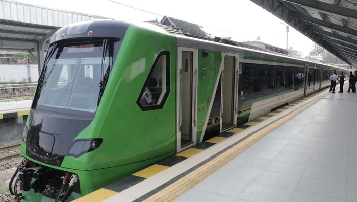 Ini KA Feeder yang Angkut Penumpang Kereta Cepat ke Kota Bandung Kereta Cepat Jakarta-Bandung bakal beroperasi mulai Oktober. PT Kereta Api Indonesia (Persero) sudah menyiapkan kereta pengumpan atau feeder.
