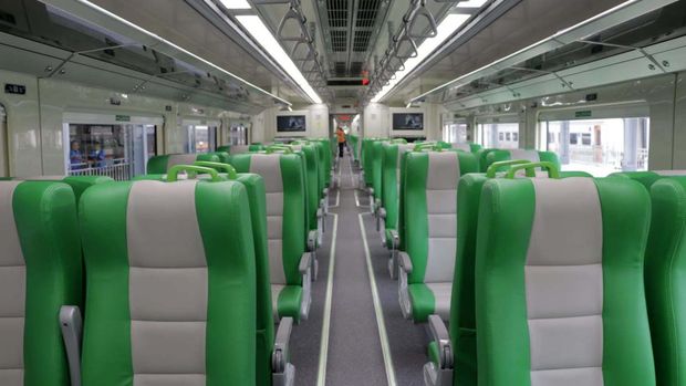 Kereta Cepat Jakarta-Bandung bakal beroperasi mulai Oktober. PT Kereta Api Indonesia (Persero) sudah menyiapkan kereta pengumpan atau feeder.