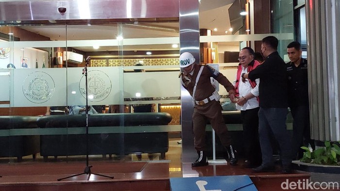 Ismail Thomas, politikus PDIP ditetapkan sebagai tersangka pemalsuan dokumen untuk persindangan pada 2021. Ismail Thomas juga merupakan anggota Komisi I DPR RI (dok detikcom)