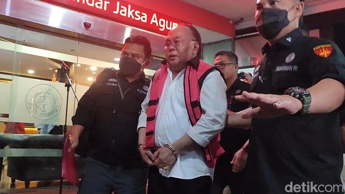 Ismail Thomas, politikus PDIP ditetapkan sebagai tersangka pemalsuan dokumen untuk persindangan pada 2021. Ismail Thomas juga merupakan anggota Komisi I DPR RI (dok detikcom)