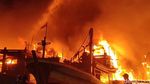 Penampakan Kebakaran 51 Kapal di Pelabuhan Jongor Tegal