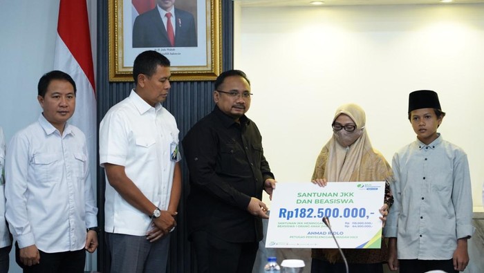 Keluarga Ahmad Ridlo menerima santunan sebesar Rp 182 juta
