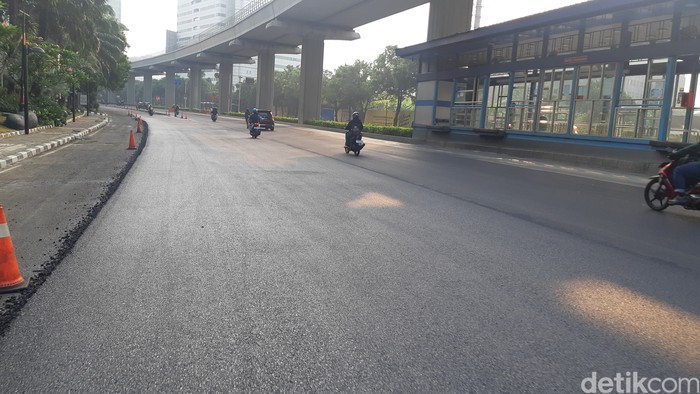Kondisi Jl HR Rasuna Said Jaksel, jalur Mampang arah Menteng, 6 Agustus 2023. (Danu Damarjati/detikcom)