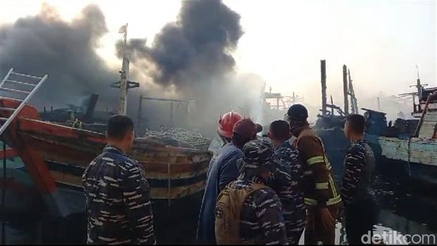 Kondisi terkini kebakaran puluhan kapal di Pelabuhan Jongor, Kota Tegal, Selasa (15/8/2023) pagi.