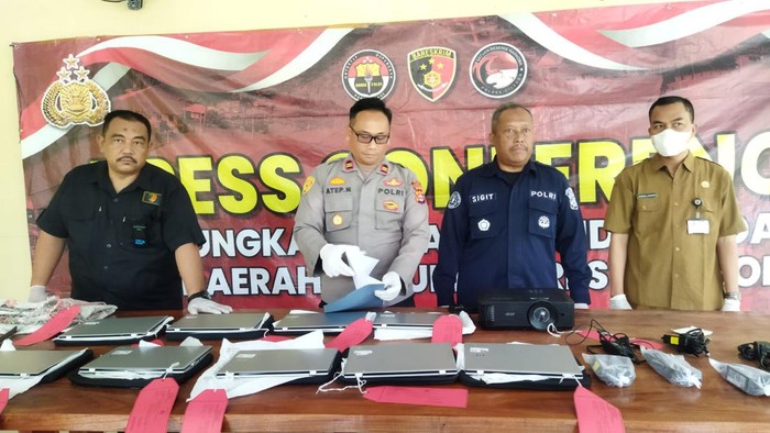 Konferensi pers pencurian laptop di Cilegon (Iqbal/detikcom)