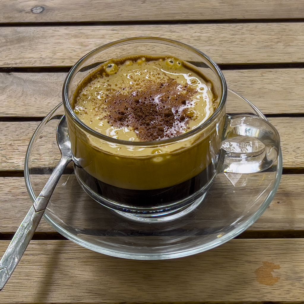 Kopi telur khas Vietnam yang creamy