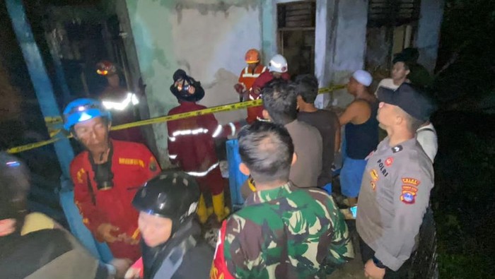 Remaja berinisial AM (15) di Kotabaru, Kalimantan Selatan (Kalsel) ditangkap usai membakar tiga rumah temannya dan satu musala.