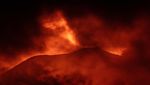 Letusan Gunung Etna Terangi Malam di Italia
