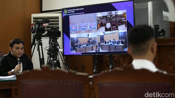 Mario Dandy Dituntut 12 Tahun Penjara Jaksa menuntut Mario Dandy Satriyo dihukum 12 tahun penjara dalam kasus penganiayaan Cristalino David Ozora.Mario dinilai tidak manusiawi dan sadis.