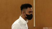 Jaksa juga menuntut agar Mario Dandy dan dua terdakwa lain, Shane Lukas serta AG (15), membayar restitusi atau ganti rugi terhadap David sebesar Rp 120 miliar. Jika tak dibayar, diganti hukuman 7 tahun penjara.  