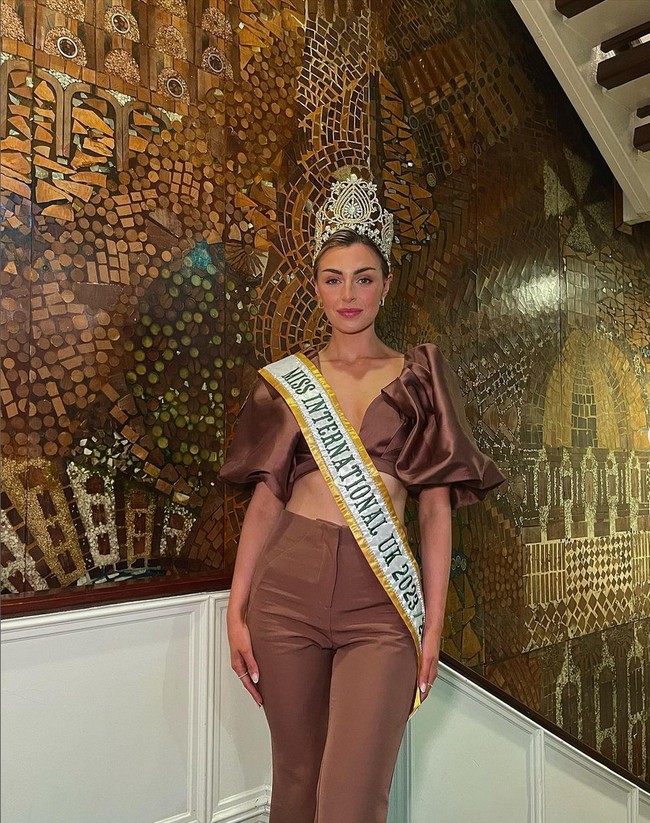 Sukses di kontes kecantikan, Alisha pernah mengalami krisis kepercayaan diri akibat sering di-bully oleh teman-teman sekolahnya. Saat remaja dia selalu diejek berbadan gemuk. Foto: Instagram/@_lisha_pie