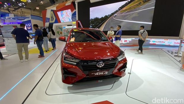 Mobil Low Cost Green Car (LCGC) di GIIAS 2023
