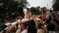 Tiba di lokasi, Prabowo diteriaki presiden oleh relawan.