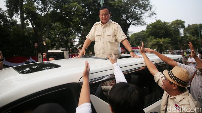 Momen Prabowo Resmikan Rumah Pemenangan Relawan di Menteng Momen Prabowo Resmikan Rumah Pemenangan Relawan di Menteng