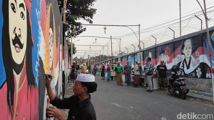 Mural HUT ke 78 RI karya santri di Kota Probolinggo