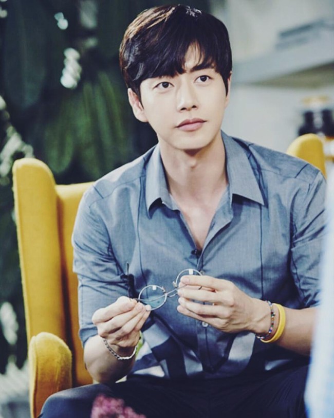 Bintang drama Korea Cheese in the Trap, Park Hae Jin dibebaskan dari wajib militer pada tahun 2004 karena didiagnosis dengan gangguan mental, depresi dan fobia sosial. Namun pada tahun 2021, dia dituding mencoba menghindari wajib militer. Foto: Instagram @parkhaejin.official