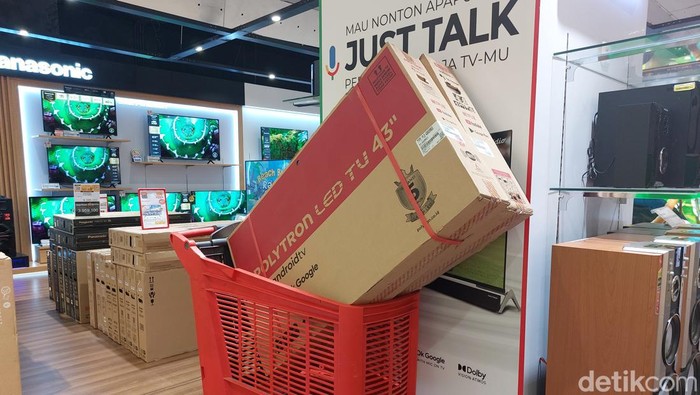 Pelanggan Borong AC-Mesin Cuci-TV di Transmart Full Day Sale