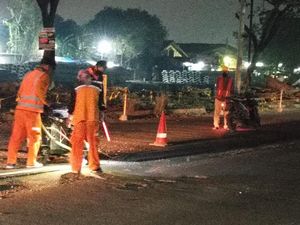 Marka Jalan Mulai Dipasang di Jl Perancis, Kabupaten Tangerang