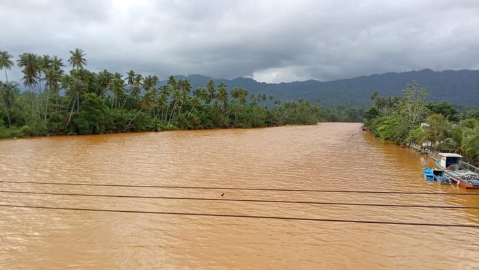 Penampakan sungai tercemar di Halmahera Tengah diduga karena aktivitas tambang. Dokumen Istimewa