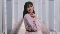 Ini adalah sosok Gusti Gina yang menulis buku Mencari Saranjana saat menyambangi kantor detikcom, kawasan Jalan Tendean, Jakarta Selatan. Foto: Rafida Fauzia/ detikcom