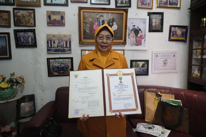 Peraih penghargaan Satyalancana Wira Karya, Siti Maryam.