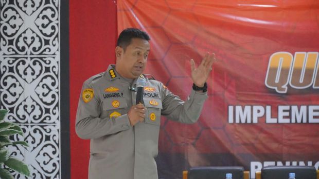 Kombes Langgeng Purnomo menjadi pemateri dalam program pelatihan wawasan kebangsaan di SMA Negeri 9 Bekasi.
