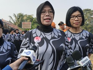 Peringati HUT Ke-75, Polwan Gelar Baksos dan Bersih-bersih di Bantaran Ciliwung