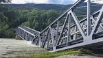 Potret Jembatan Kereta Api di Norwegia Roboh Tergerus Air