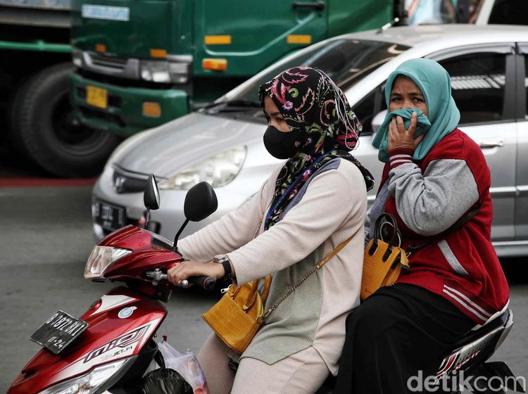 Potret Warga Jakarta Lawan Polusi Udara yang Bikin Engap
