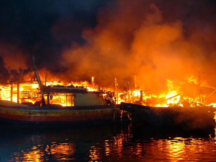 Puluhan Kapal Nelayan di Pelabuhan Jongor Tegal Terbakar