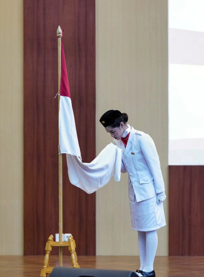 Rio mengaku bangga dengan putrinya yang menjadi anggota paskibra. “Inagurasi Paskibra @globalsevillapulomas - Ga bisa berkata kata.Tapi.. Merah, Putih dan Garudanya itu.. bikin Ayahnya haru dan bangga,” tulis Rio di Instagram. Foto: Instagram @rio.stokhorst