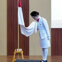 Rio mengaku bangga dengan putrinya yang menjadi anggota paskibra. “Inagurasi Paskibra @globalsevillapulomas - Ga bisa berkata kata.Tapi.. Merah, Putih dan Garudanya itu.. bikin Ayahnya haru dan bangga,” tulis Rio di Instagram. Foto: Instagram @rio.stokhorst