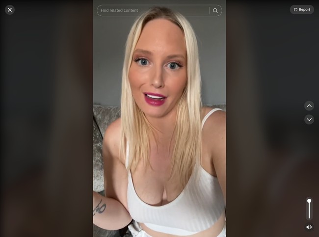 Wanita tersebut sudah punya cucu karena putri kandungnya punya anak di usia sangat muda. Sebagai ibu, Rachel tentu memberi bantuan dan dukungan terlebih ia sendiri juga jadi ibu saat remaja. Foto: TikTok