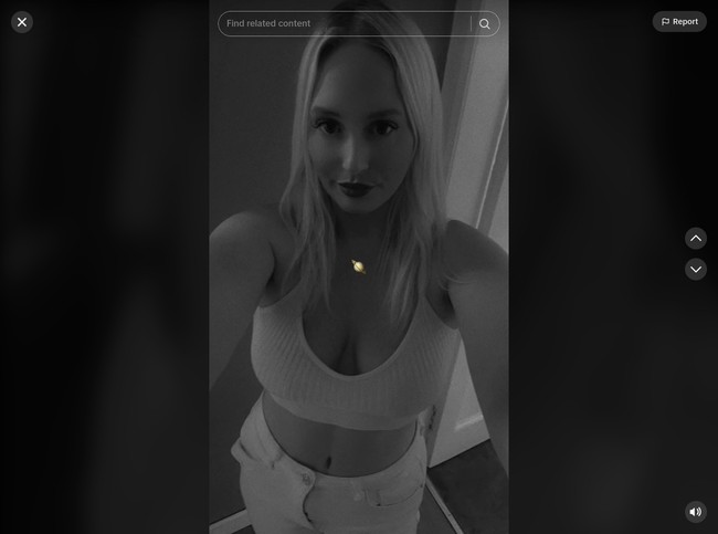 Orang-orang tidak percaya bahwa aku ibunya anakku. Mereka benar-benar terkejut ketika aku mengatakannya. Mereka bilang Kalian bukannya saudari? Ketika aku bilang aku seorang nenek juga, itu membuat mereka lebih terkejut. Aku selalu diminta kartu identitas karena terlihat muda. Itu menyebalkan tapi sedikit pujian juga, curhatnya. Foto: TikTok