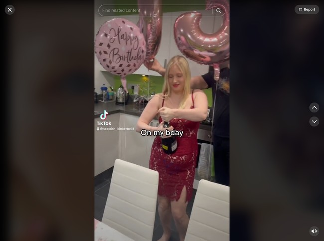 Putriku baru menginjak 18 tahun dan aku sangat terkejut ketika tahu dia hamil. Tapi ketika diresapi aku mulai menantikannya. Aku tahu aku tentu akan mendukungnya, kata model OnlyFans dilansir DailyMail. Foto: TikTok