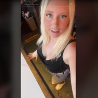 Selain karena memang masih muda, gaya ibu dua anak itu juga membuat banyak orang tidak percaya bahwa ia sudah berusia 34 tahun. Dikatakan jika Rachel kerap kali dikira anak di bawah umur karena sering diminta kartu identitas ketika berbelanja. Foto: TikTok