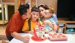 Suasana Perayaan Ultah ke-8 Rafathar di Atas Kasur