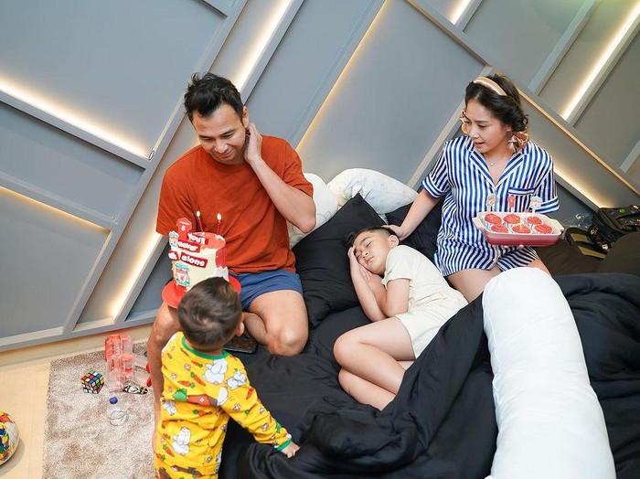Raffi Ahmad Raffi Ahmad dan Nagita Slavina merayakan ulang tahun Rafathar.