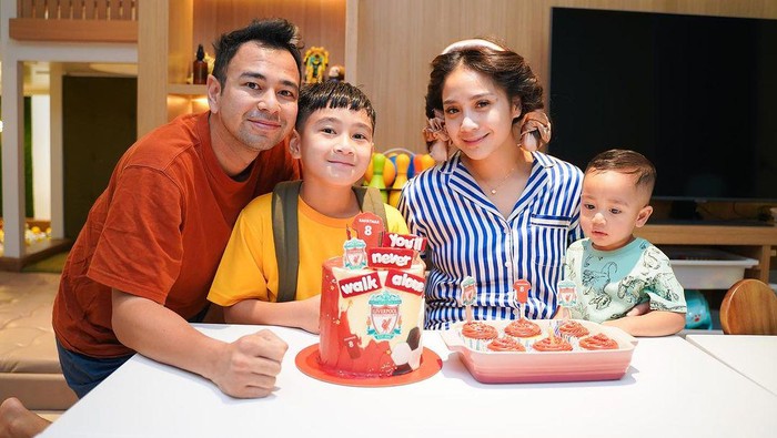 Raffi Ahmad dan Nagita Slavina merayakan ulang tahun Rafathar.