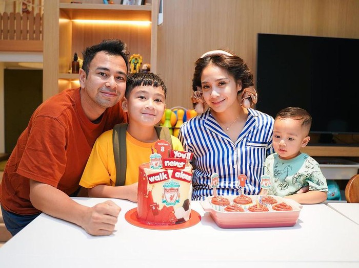 Raffi Ahmad dan Nagita Slavina merayakan ulang tahun Rafathar.