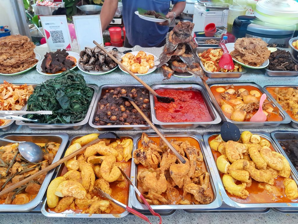 RM Padang yang populer dengan menu unik