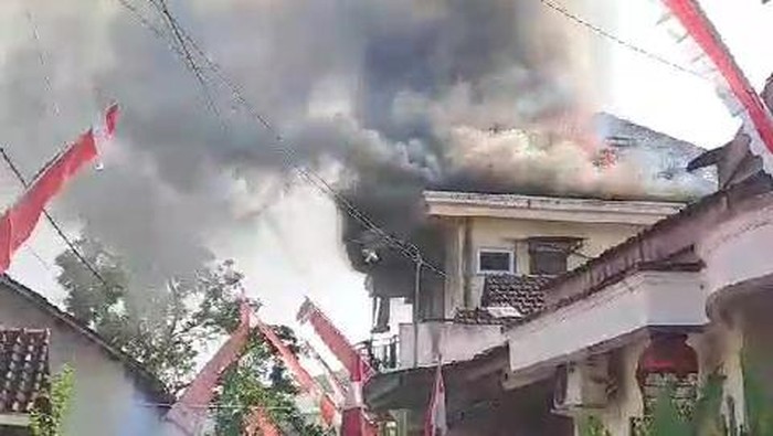 Rumah terbakar