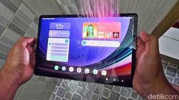 Galaxy Tab S9+ sudah mengantongi IP68 yang artinya tahan air dan debu. Foto: Adi Fida Rahman/detikINET
