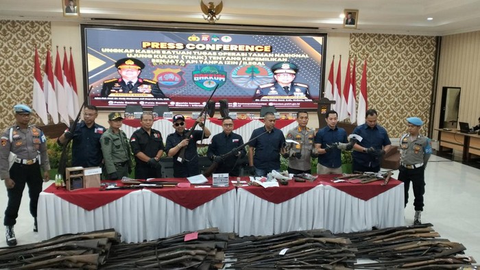 Satgas KLHK dan Polda Banten amankan 294 bedil locok terkait indikasi perburuan badak di Taman Nasional Ujung Kulon (TNUK). (Foto: Bahtiar/Detikcom).
