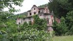 Sayang Banget, 10 Rumah Ini Besar Tapi Terlantar