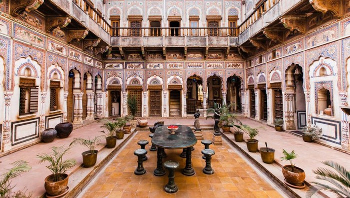 Sayang Banget, 10 Rumah Ini Besar Tapi Terlantar