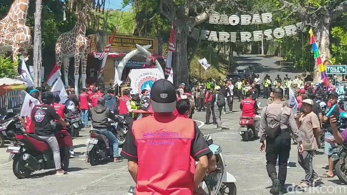 Serikat buruh di Pasuruan demo Taman Safari