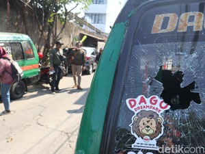 Jabar Hari Ini: Bentrok Warga Dago Elos Vs Polisi, Bayi 11 Bulan Jadi Korban