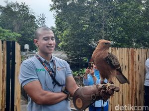 Jalan-jalan ke Taman Burung TMII di Momen Libur Lebaran