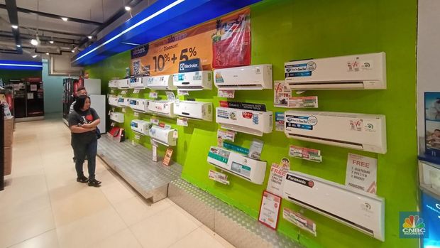 Transmart Full Day Sale pada hari ini, Selasa (15/8/2023). (CNBC Indonesia/ Eqqi Syahputra)